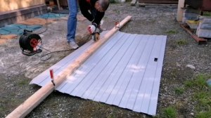 Как и чем отрезать профлист.