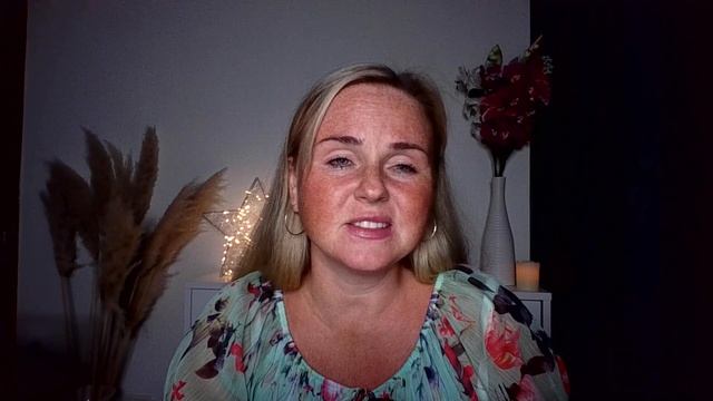 Energieaufstellung mit einer Blume смотреть онлайн