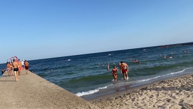 Одесса. 26.08. 💥 СТРАШНАЯ НОВОСТЬ загрыз на глазах. Одесские пляжи большого фонтана. смотреть онлайн