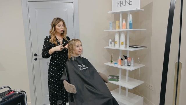 Модная стрижка 2020. Как легко сделать локоны за 5 минут #стрижки #укладка #челябинск смотреть онлайн