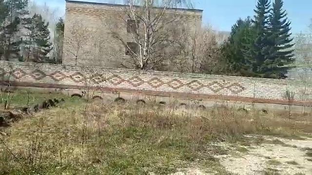 Забор бывшей воинской части легко преодолим смотреть онлайн