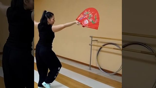 Упражнение с веером. Занятия тайцзи каждую субботу смотреть онлайн