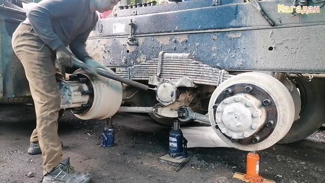 Hino Profia: Замена коренного листа рессоры.