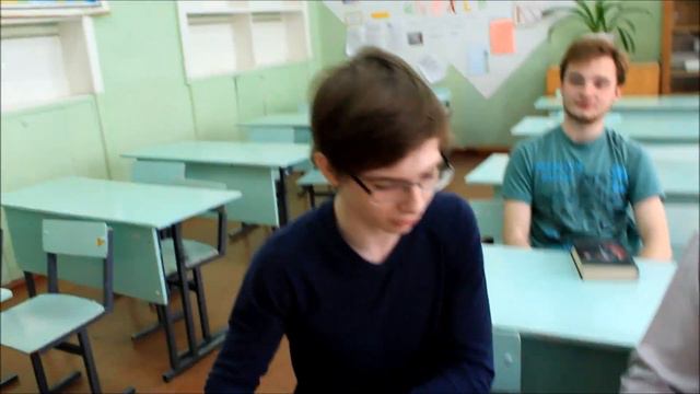 Рыжий второгодник прикалывается над анимешниками на перемене смотреть онлайн