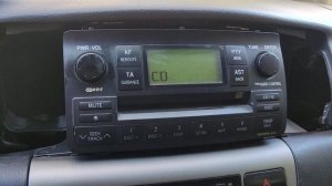 Выбрасывает диск на штатной магнитоле тойота королла е120 хэтчбек дизель.