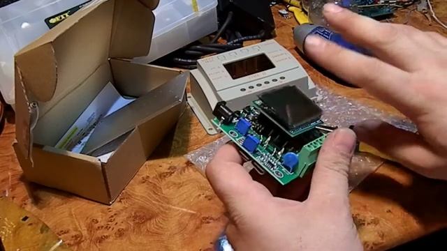 ОБЗОР КОНТРОЛЛЕРА ЗАРЯДА ДЛЯ СОЛНЕЧНЫХ БАТАРЕЙ LCD 20А MPPT смотреть онлайн