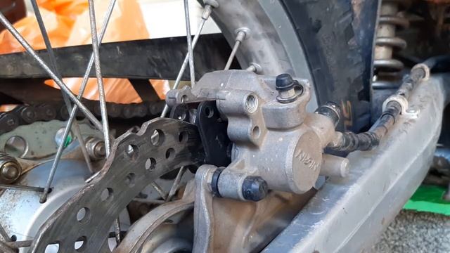 Honda crf250l rear brake pads change replacement смотреть онлайн