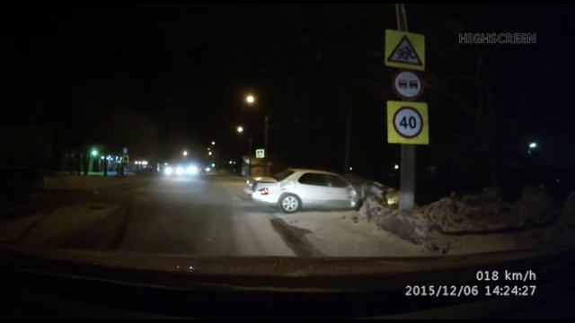 Водителя иномарки занесло на дороге смотреть онлайн