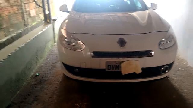 Instalando muldura farol neblina Renault fluence dynamique parte 2 смотреть онлайн