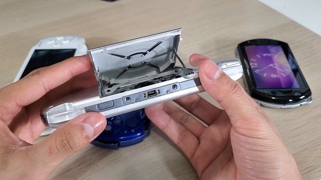 PSP Comparison 1000, 2000, 3000, GO - Difference Between the Best Handheld Console 2020 Playstation смотреть онлайн