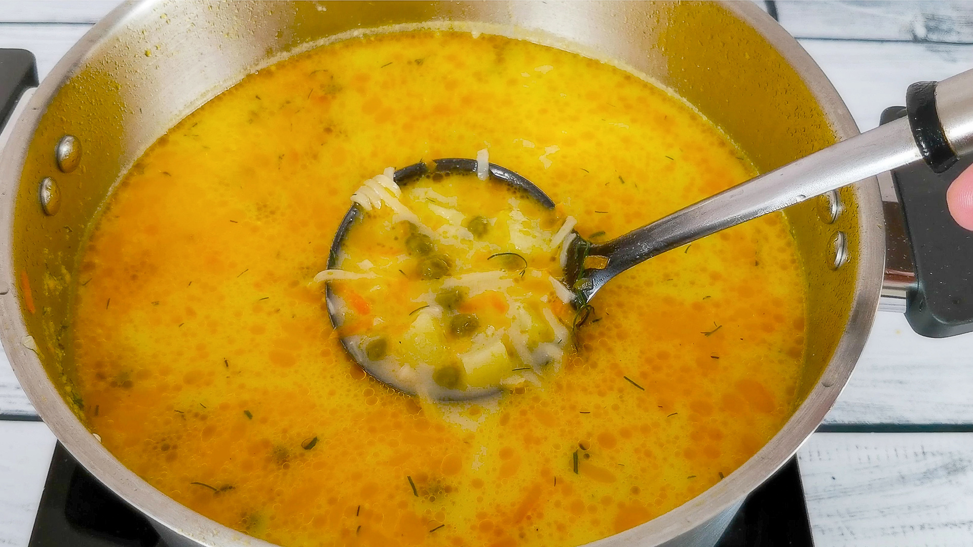 Вкусный суп с консервированным горошком. Отличный обед для всей семьи смотреть онлайн