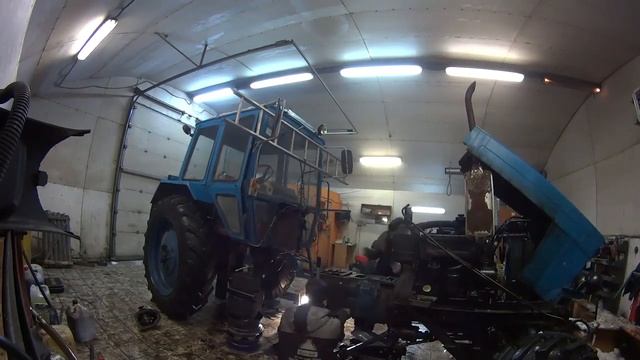 Трактор МТЗ 82, Снятие КПП смотреть онлайн