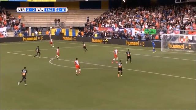 Атаки "Утрехта" с дальними ударами и его позиционные наступления по флангам смотреть онлайн