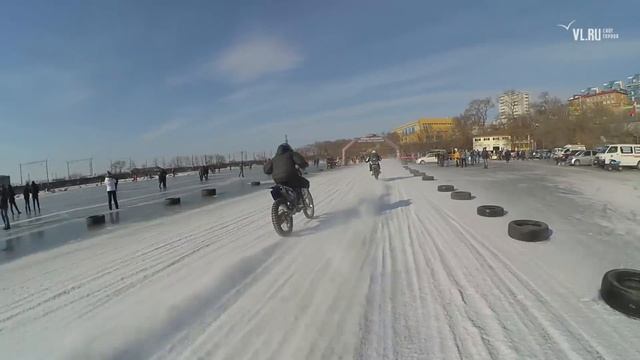 VL.ru- Ледовый мотокросс на озере Юность смотреть онлайн