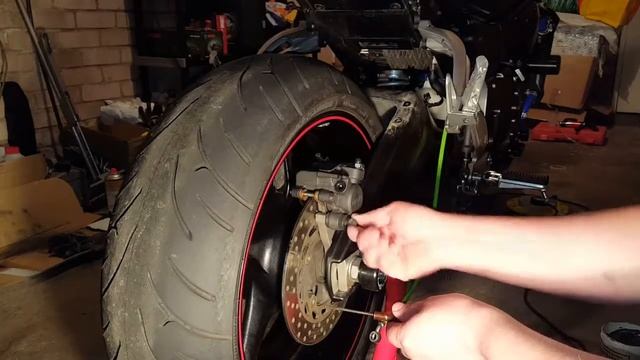 Yamaha FZ1 задний суппорт 2 ( Сборка и установка ) смотреть онлайн