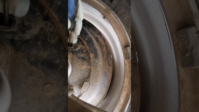 Как развести задние колодки на сузуки джимни вайд JB33W смотреть онлайн
