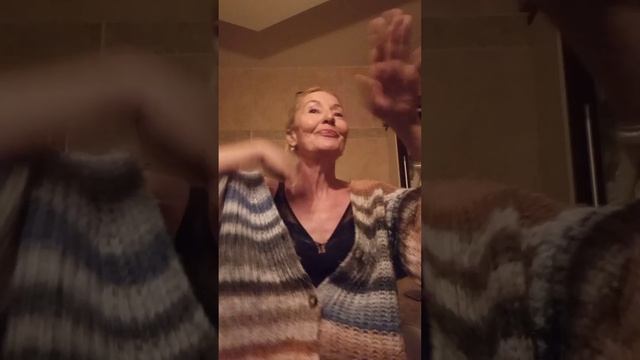 КАК БЫСТРО СНЯТЬ ОТЕКИ РАЗГЛАДИТЬ ЛИЦО УТРОМ #отморщин #массаж #каксделать#упражнения смотреть онлайн