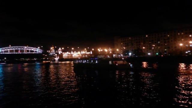 МОСКВА НОЧНАЯ с ПАЛУБЫ КОРАБЛЯ. ПРОГУЛКА по МОКВЕ-РЕКЕ. Похудение мамы и дочки. смотреть онлайн