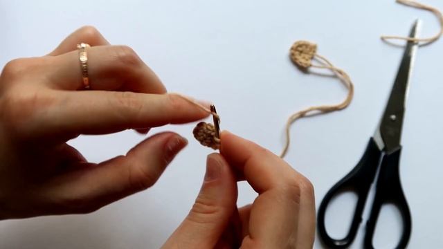 Мастер-класс ежик Сережик вязаный крючком. МК еж амигуруми. Ежик крючком бесплатное описание. смотреть онлайн