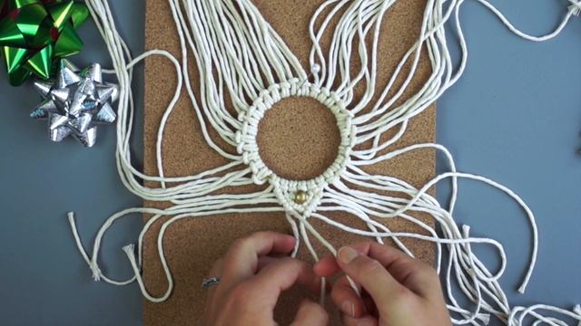 12 Days of Christmas! Day 5: Macrame Mini Wreath/Candle Decoration смотреть онлайн