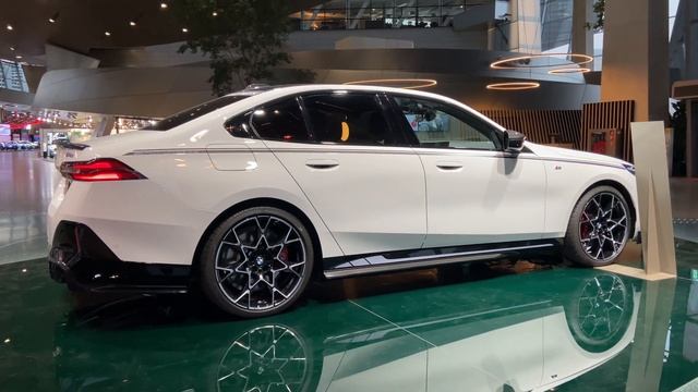 2024 BMW I5 M60 G60 M Sportpaket Pro + M Performance Parts