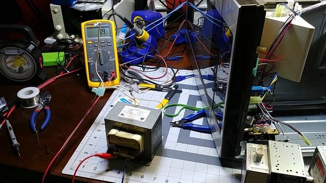 Troubleshooting and repairing an LG microwave oven смотреть онлайн