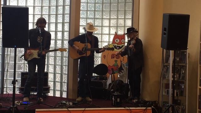 Ryan Bingham performs Southside Of Heaven at Real Groovy Records смотреть онлайн