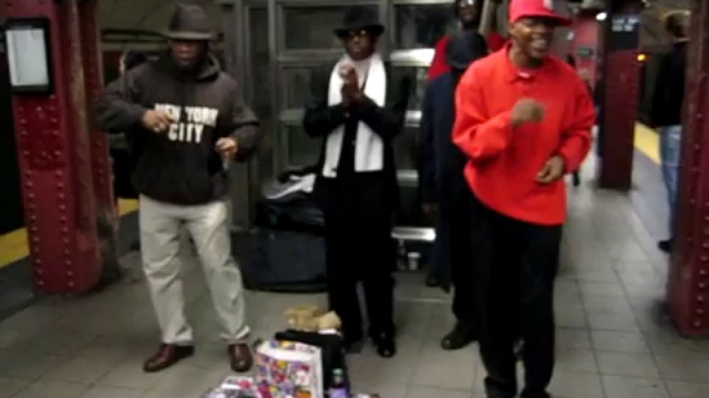 Ансамбль в Нью-Йоркской подземке смотреть онлайн