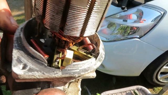 Renault Clio 3 III Wymiana Silniczka Wycieraczek Na NTY Chodzą Trochę Wolniej. Woda Na Podszybiu.