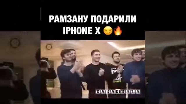 Рамзан Кадырову подарили IPHONE X ?? смотреть онлайн