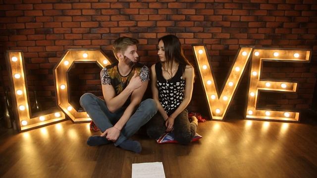 Как целовать парня с бородой смотреть онлайн