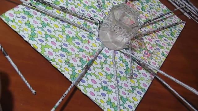 Как сплести маленькую корзинку из газетных трубочек из бумаги|Пасхальная Корзинка.Поделки с детьми! смотреть онлайн