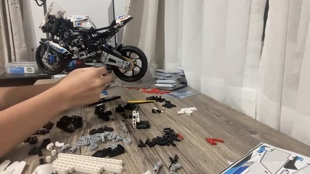 Lego 42130 BMW M 1000 RR - Part V