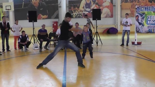 slaun and small | Electro-Dance(Tecktonik) | "Zдоровая Альтернатива" 26.08.12 смотреть онлайн