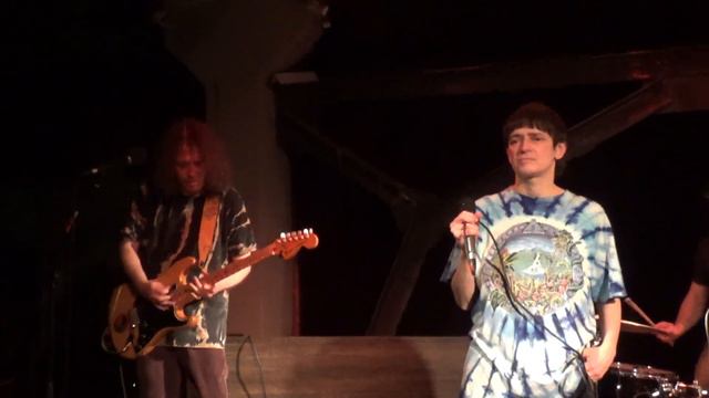 Умка и Новый Состав - С горы упасть смотреть онлайн