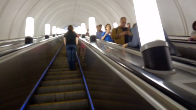 Москва 103 станция метро Фрунзенская лето день смотреть онлайн