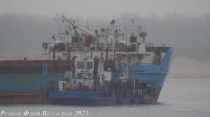 Теплоход КОРУС 1 идет по Волге в Астрахань