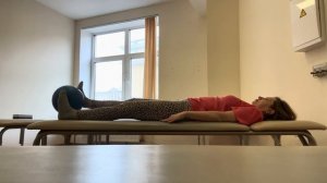 Комплекс упражнений после операции на позвоночнике. Исх.п. на спине и с мячом