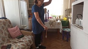 Как моя мама ссучивает пряжу Шерсть.