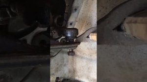 Как снять рулевой наконечник , шаровую без съёмника , своими руками, легко и быстро молотком