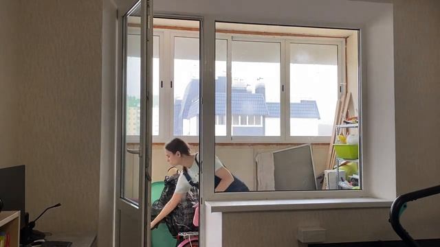 ??ПЛОДОТВОРНЫЙ ДЕНЬ | Стираю шторы, пересаживаю цветок, шью подушки на диван смотреть онлайн