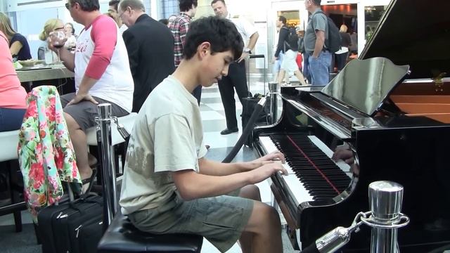 Young Pianists at O'Hare International Airport смотреть онлайн