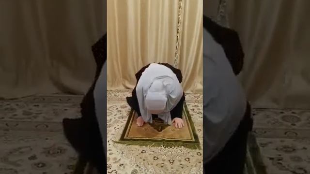 Как правильно совершать намаз женщинам. смотреть онлайн
