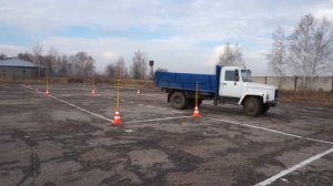 Выполнение упражнения параллельная парковка грузового автомобиля