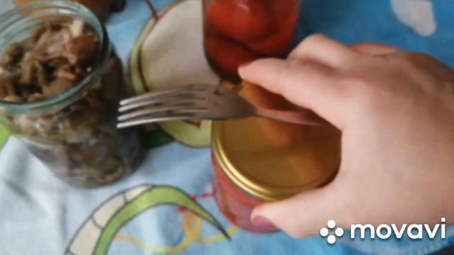Пробую свои заготовки на зиму и разделываю курицу... смотреть онлайн