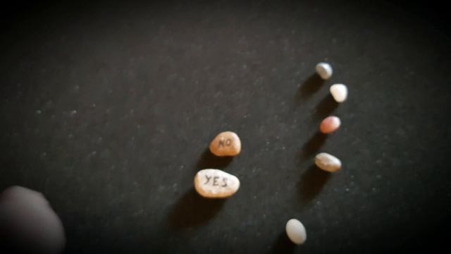 ГАДАНИЕ НА КАМНЯХ. ДА ИЛИ НЕТ. 5 ВОПРОСОВ 5 ОТВЕТОВ #данет #гадание #гаданиенакамнях смотреть онлайн