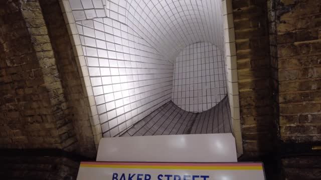Бейкер стрит: родная станция Шерлока Холмса в метро Лондона смотреть онлайн