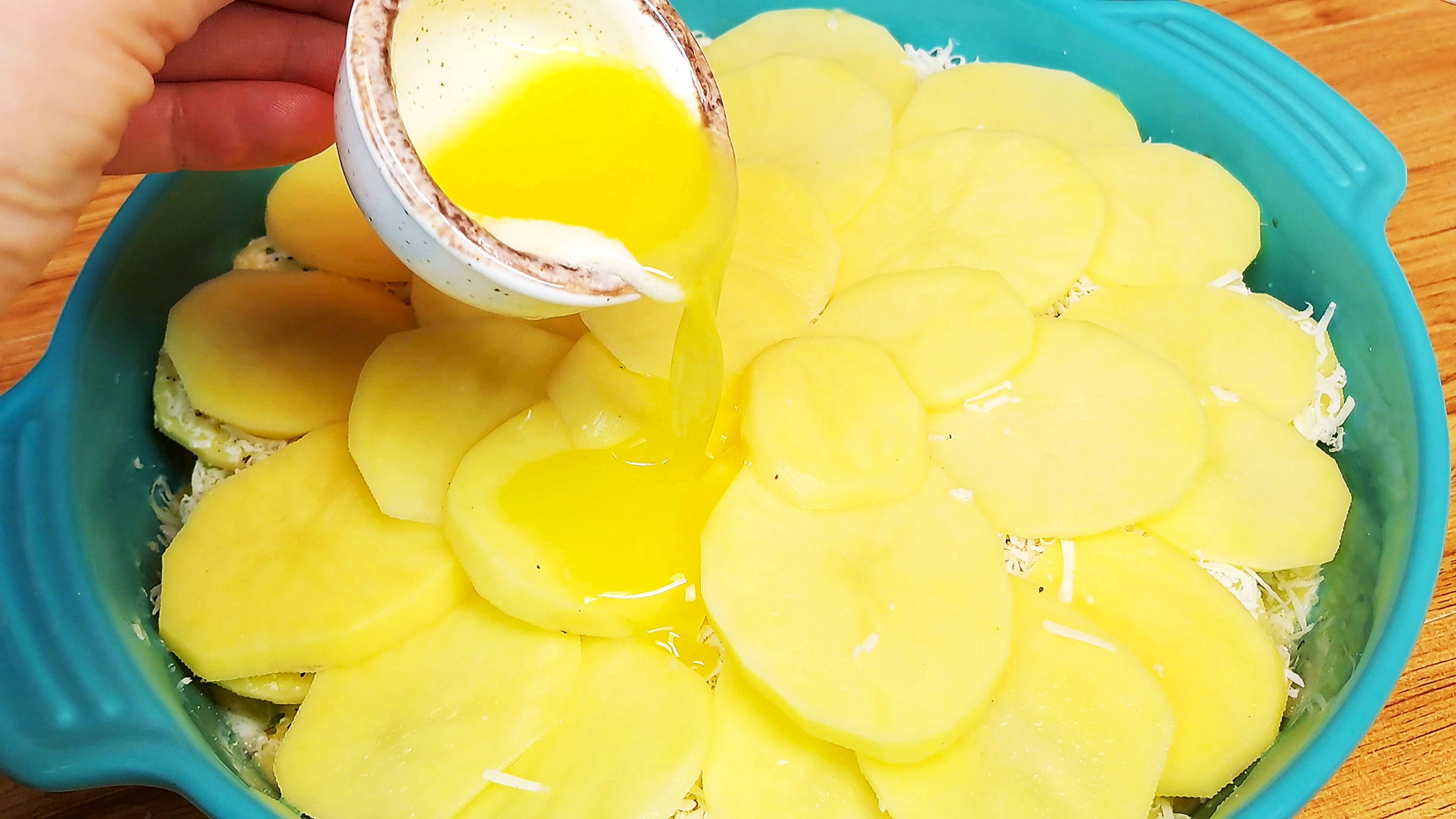 Готовлю из картошки сытный ужин для всей семьи. Пальчики облизывать будут. смотреть онлайн