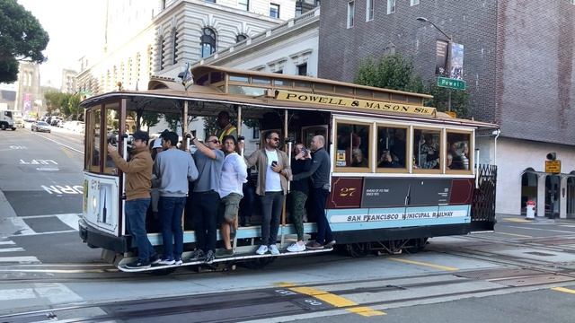 Powell-Mason Cable Car 27 @ Powell St & California St San Francisco California (Slow Motion) смотреть онлайн