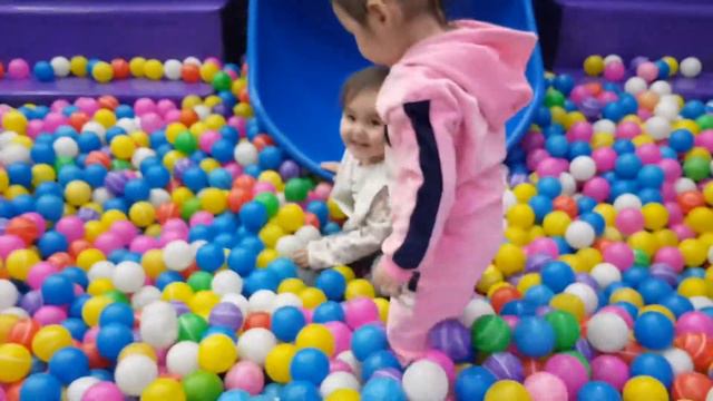 🔸️33🔸️ Асель в Kinderville. Детская площадка. смотреть онлайн